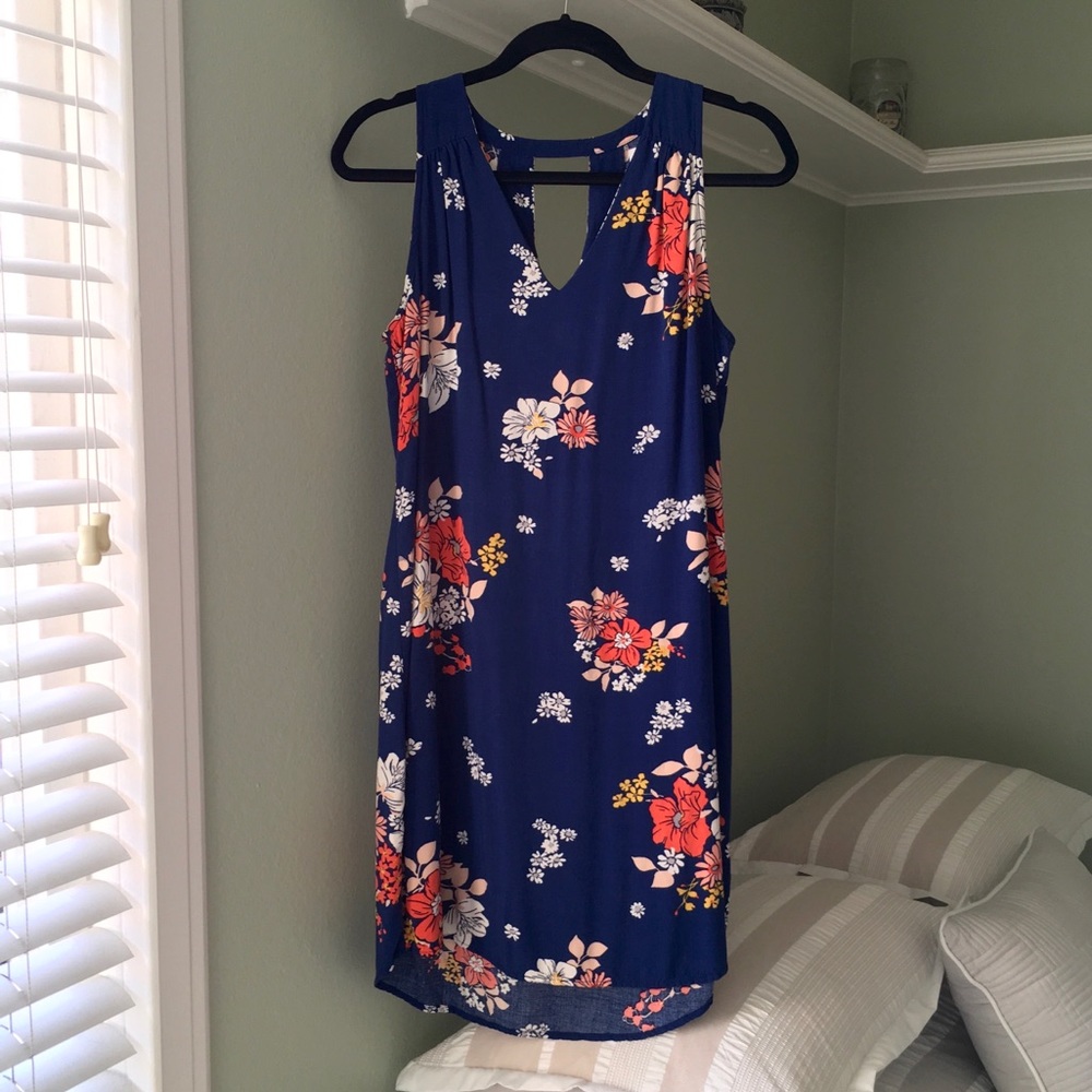 Old Navy V Neck Floral Shift Dress